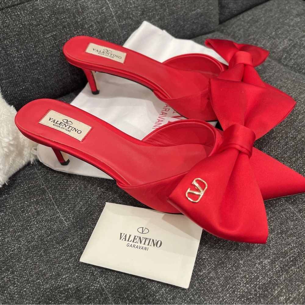 Valentino Red Satin Bow Kitten Heel 38 US 7.5 New